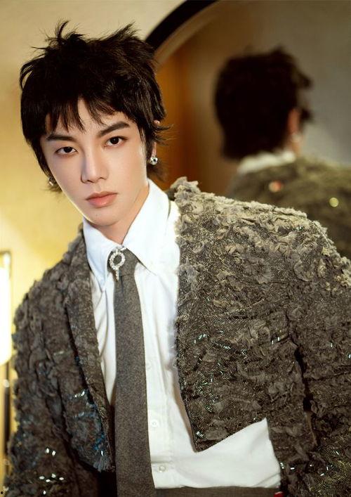 娱乐圈吃瓜华晨宇是谁啊,娱乐圈吃瓜群众心中的音乐才子