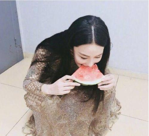 娱乐吃瓜酱穿搭博主,时尚博主教你轻松驾驭潮流